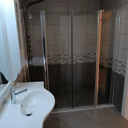 Private , 5 Min Drive From The Μηνιά