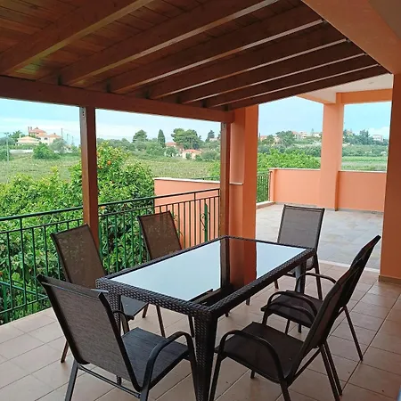 Βίλα Private , 5 Min Drive From The Μηνιά