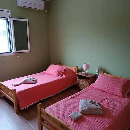 Private , 5 Min Drive From The * Μηνιά