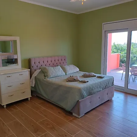Private , 5 Min Drive From The Миния