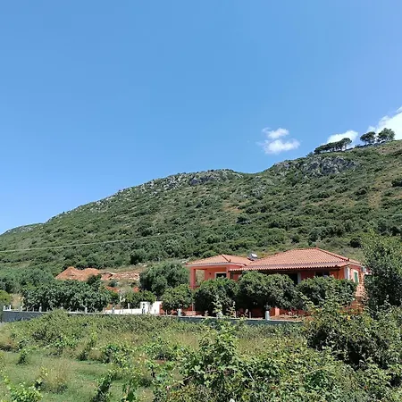 Private , 5 Min Drive From The * Μηνιά