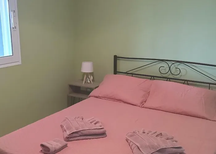 Villa Private , 5 Min Drive From The *