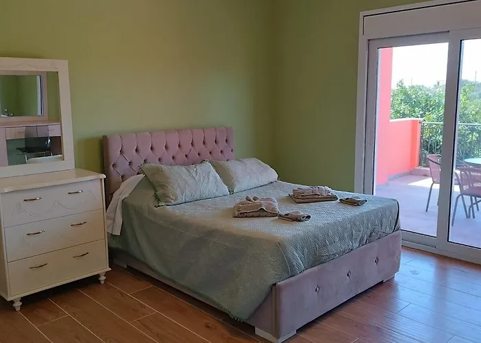 Private , 5 Min Drive From The Minia