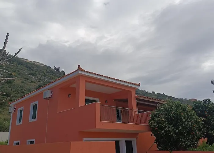 Private , 5 Min Drive From The *