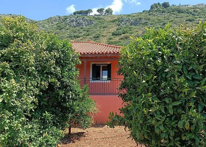 Private , 5 Min Drive From The *