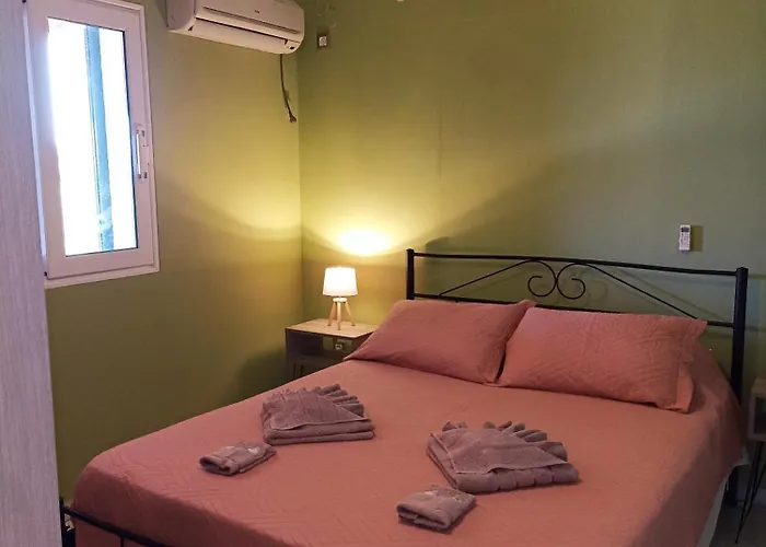 Private , 5 Min Drive From The Minia