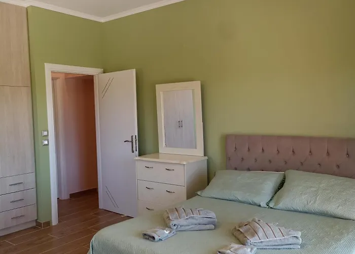 Private , 5 Min Drive From The Villa Minia