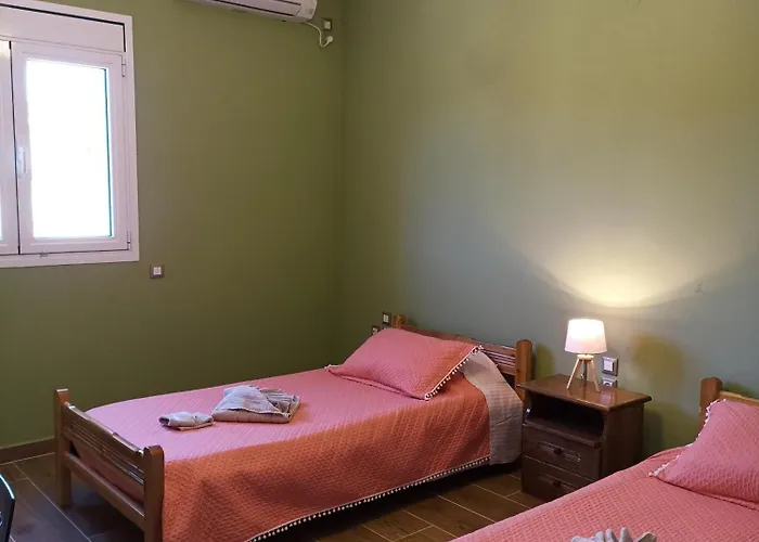 Private , 5 Min Drive From The Minia