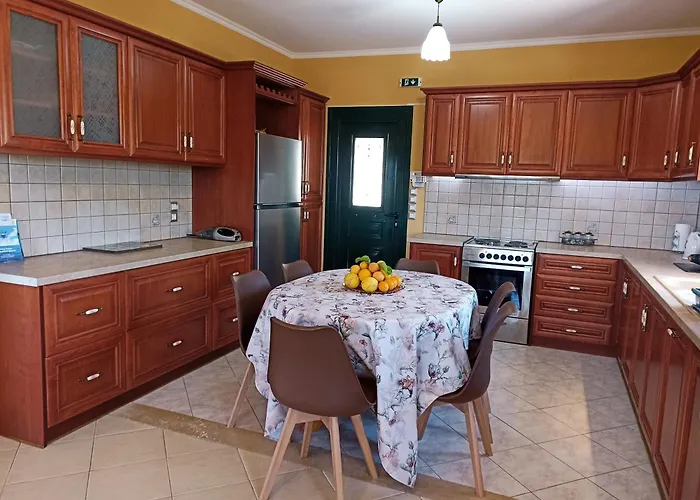 Villa Private , 5 Min Drive From The