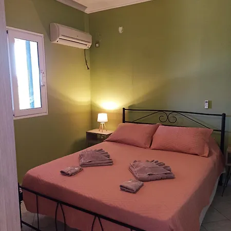 Private , 5 Min Drive From The Миния