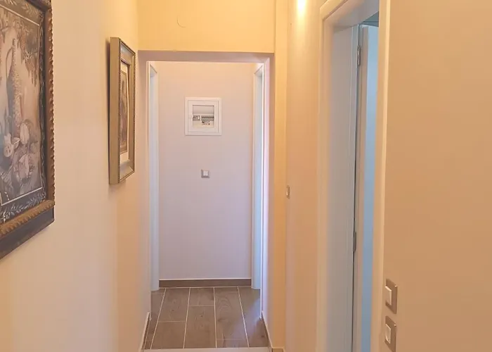 Private , 5 Min Drive From The Вилла Миния